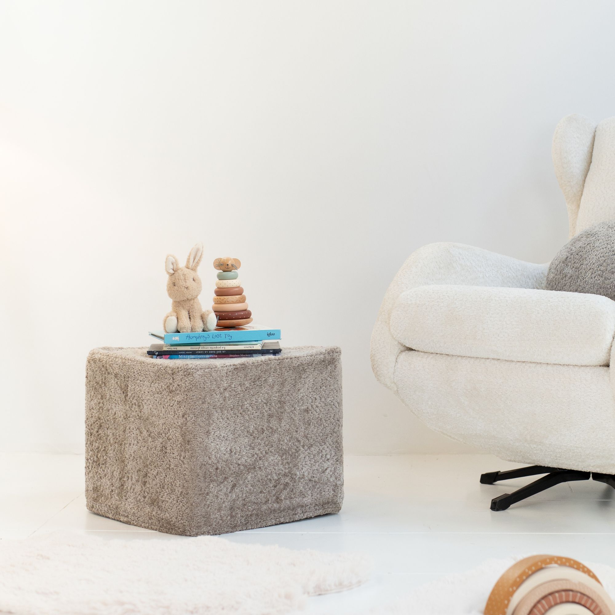 micuna-pouf-rectangulaire-nature-repose-pieds-allaitement image 1