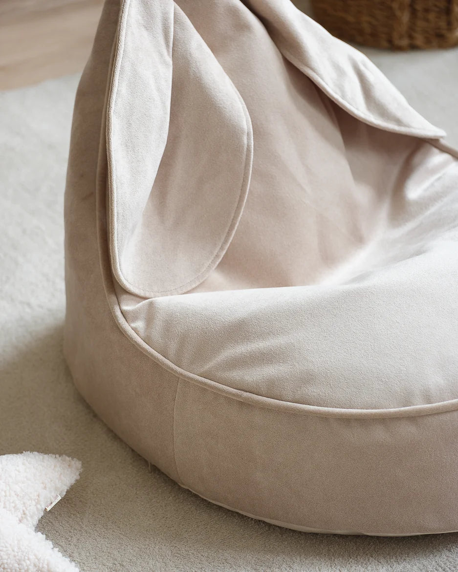 wigiwama-pouf-lapin-vieux-beige-pouf-enfant-velours image 3