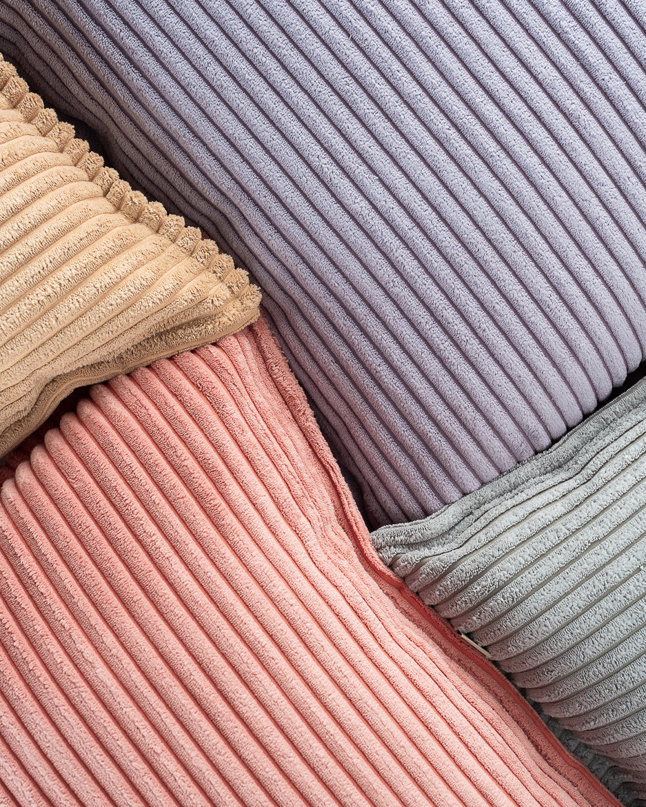 wigiwama-coussin-bloc-carr-bleu-myrtille-velours-c-tel image 7