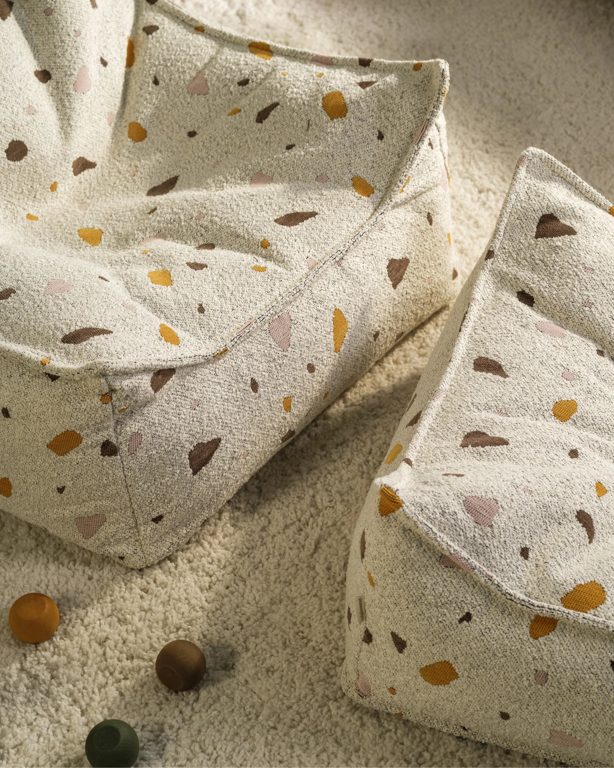 wigiwama-fauteuil-poire-terrazzo-marble-pouf-enfant image 3